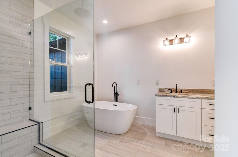 Spacious, unfurnished interior of a new home in , Mills River (Image 37).