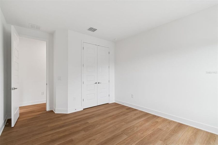 Spacious, unfurnished interior of a new home in , Tampa (Image 36).