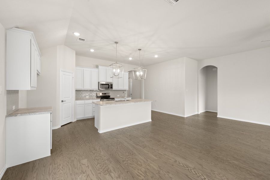 Spacious, unfurnished interior of a new home in Summer Crest, Fort Worth (Image 17).