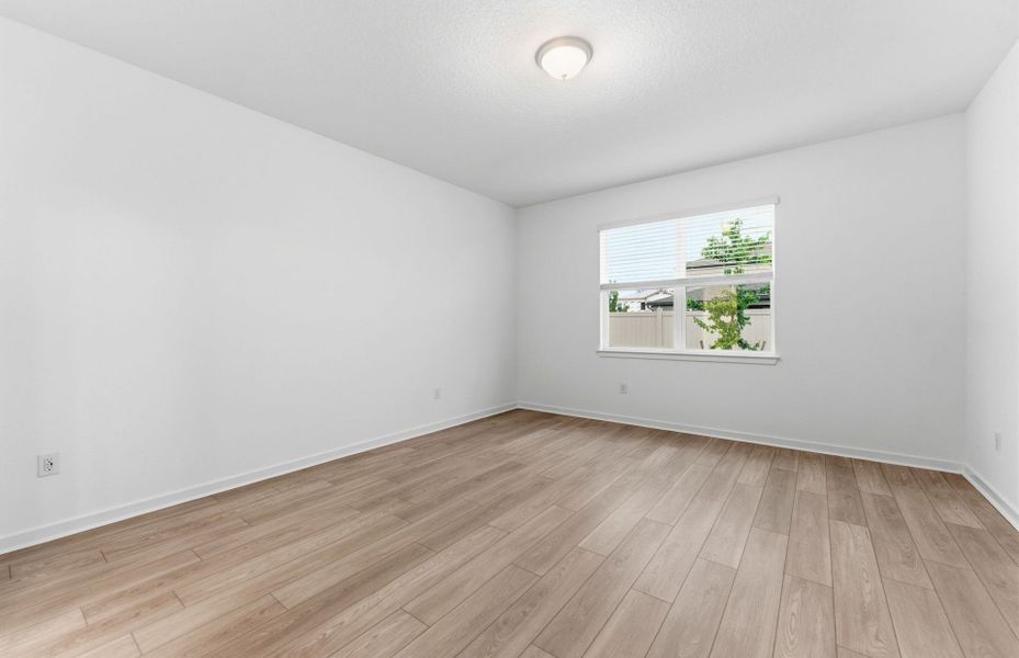 Spacious, unfurnished interior of a new home in Vida's Way, Wesley Chapel (Image 18).