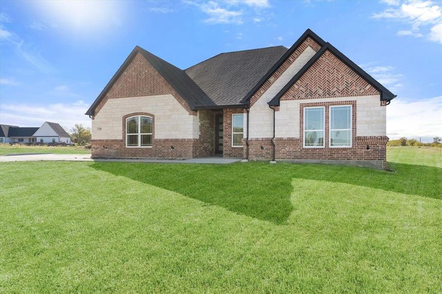 View of front of house featuring a front lawn