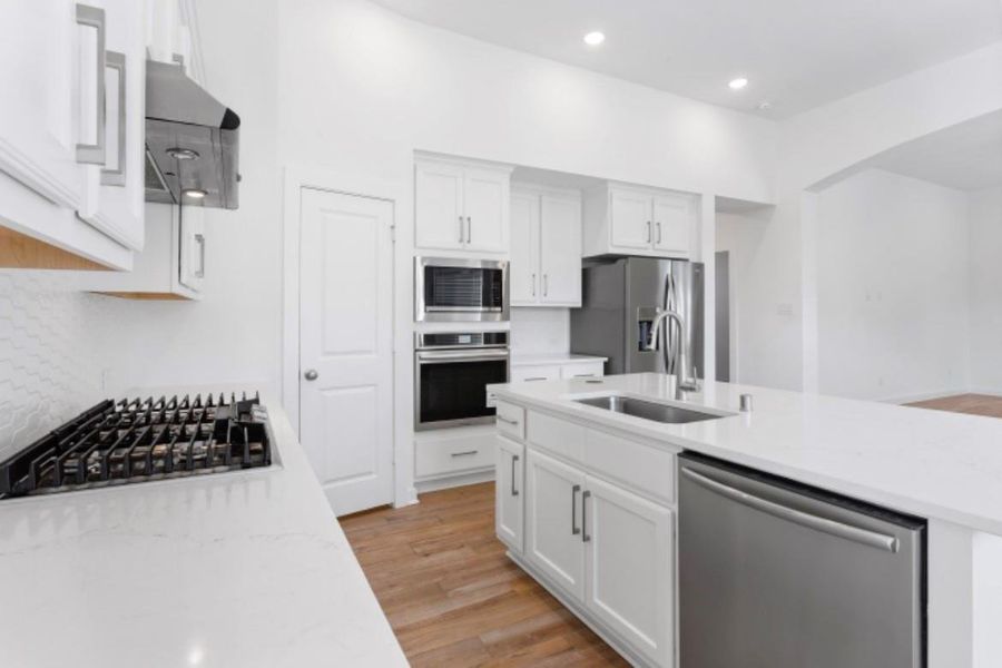 Gorgeous kitchen island topped with pristine white granite for sleek, elegant look Gorgeous kitchen island topped with pristine white granite for sleek, elegant look