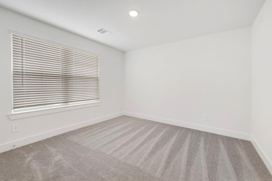 Spacious, unfurnished interior of a new home in Sorella, Tomball (Image 27).