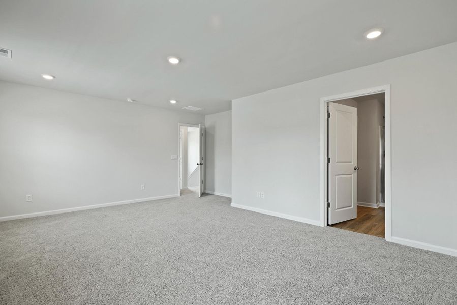 Spacious, unfurnished interior of a new home in , Manning (Image 9).