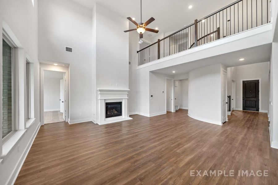 Spacious, unfurnished interior of a new home in Lago Mar, Texas City (Image 21).