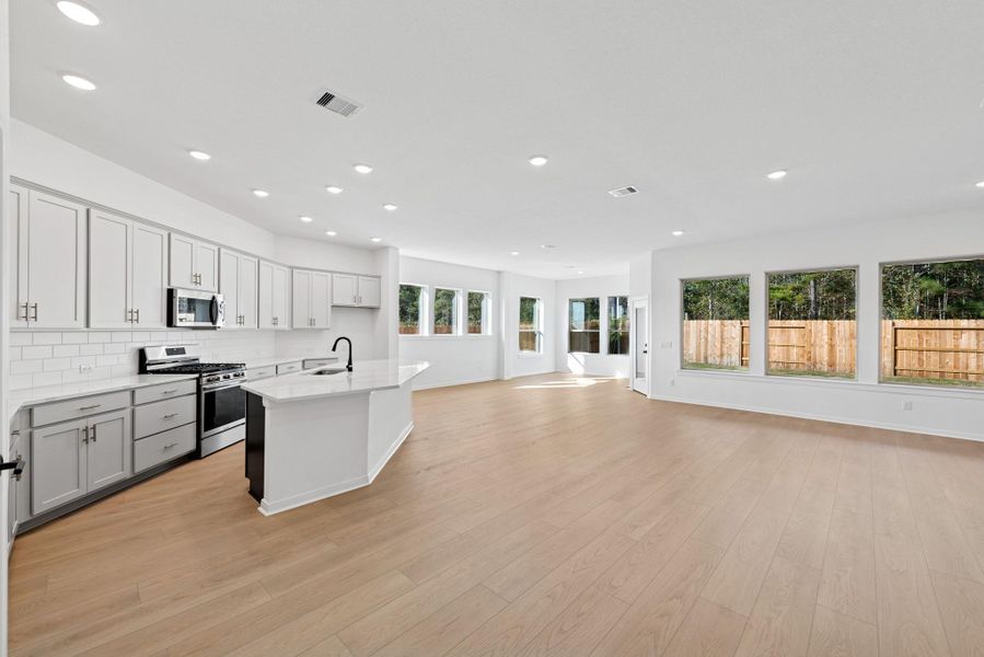 Spacious, unfurnished interior of a new home in Escondido 60' Homesites, Magnolia (Image 20).