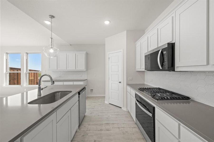 720 Scarlet Sage- Kitchen-3