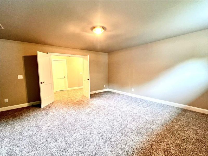 Spacious, unfurnished interior of a new home in , Jefferson (Image 18).