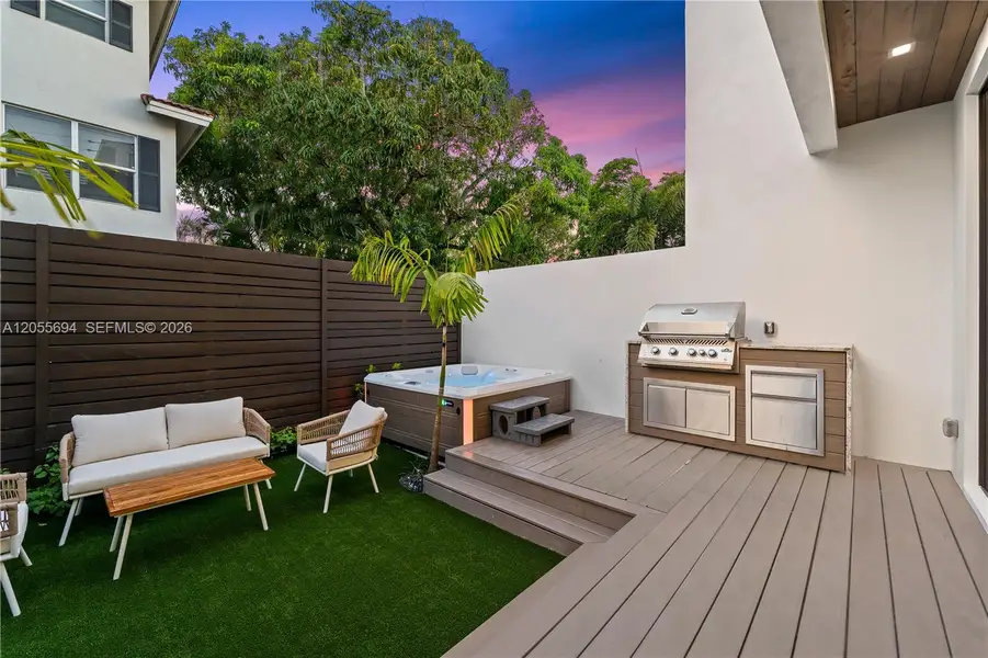 Exterior details and patio area of a home in , Fort Lauderdale (Image 33).