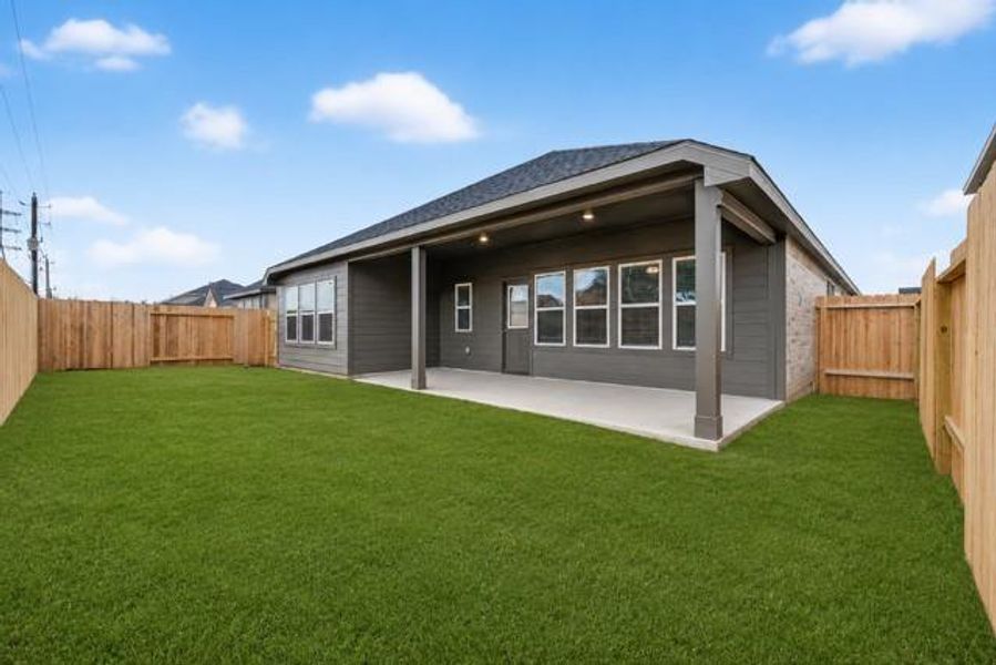 Exterior details and patio area of a home in Rollingbrook Estates, Baytown (Image 20). Exterior details and patio area of a home in Rollingbrook Estates, Baytown (Image 20).