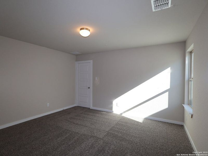 Spacious, unfurnished interior of a new home in Winding Brook, San Antonio (Image 18). Spacious, unfurnished interior of a new home in Winding Brook, San Antonio (Image 18).