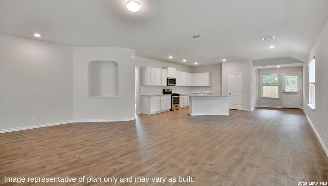 Spacious, unfurnished interior of a new home in The Canyons at Amhurst, San Antonio (Image 17).