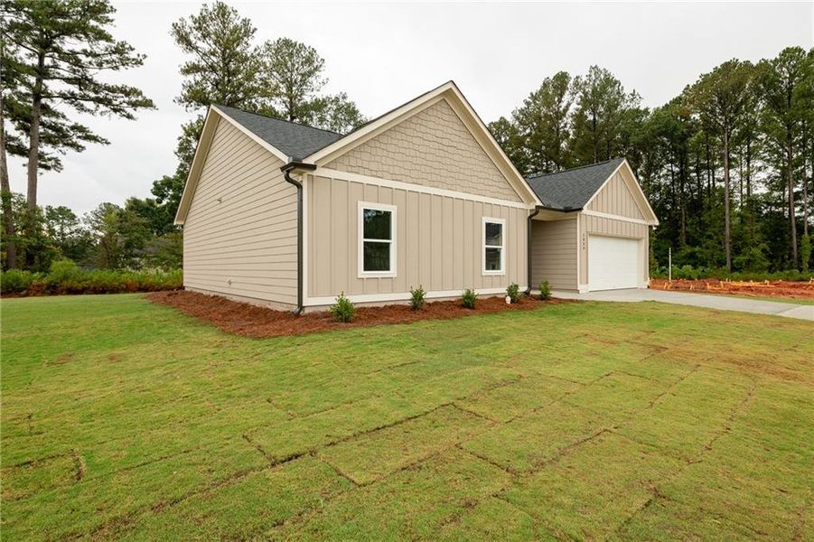 Exterior details and patio area of a home in , Lawrenceville (Image 2).