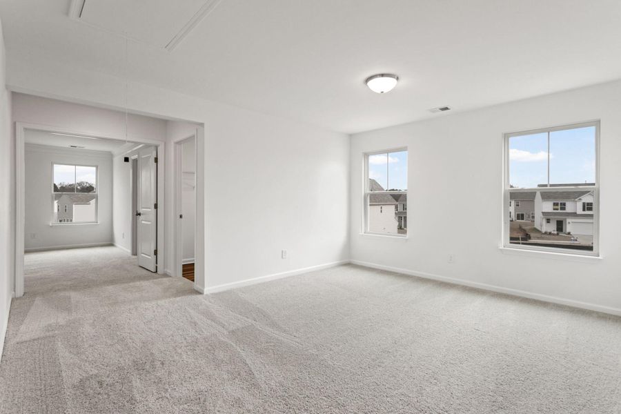 Spacious, unfurnished interior of a new home in Bellevue, Greenville (Image 23).