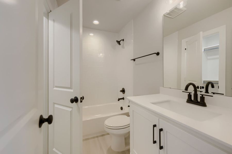 1265 Cedarwood - Full Bathroom 1265 Cedarwood - Full Bathroom