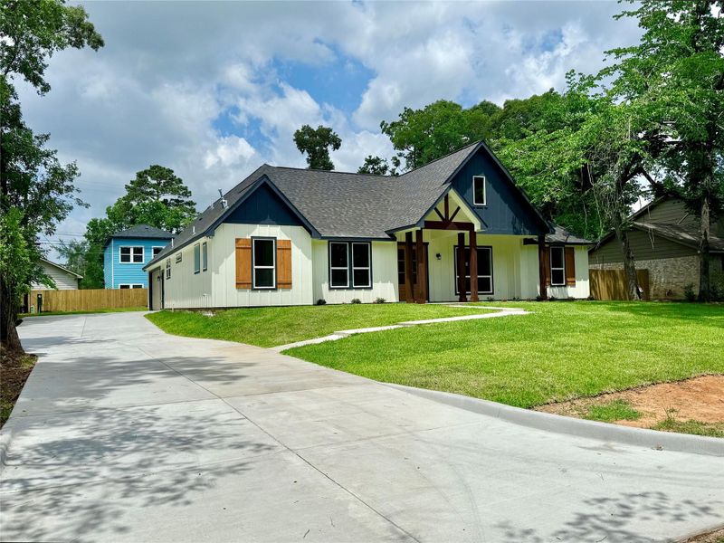 Front exterior of a new home in , Montgomery, TX, highlighting curb appeal (Image 30). Front exterior of a new home in , Montgomery, TX, highlighting curb appeal (Image 30).
