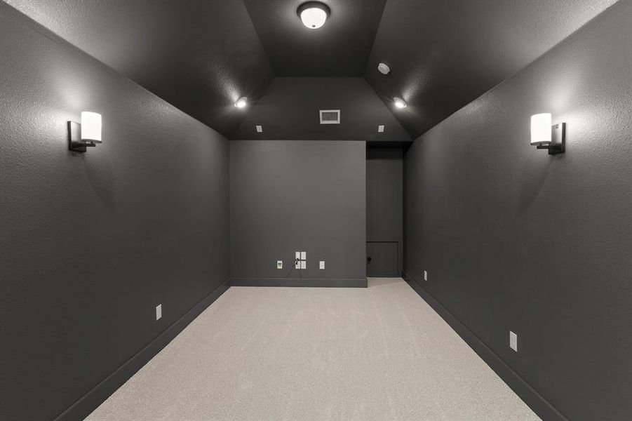 Spacious, unfurnished interior of a new home in Inspiration, Lucas (Image 32).