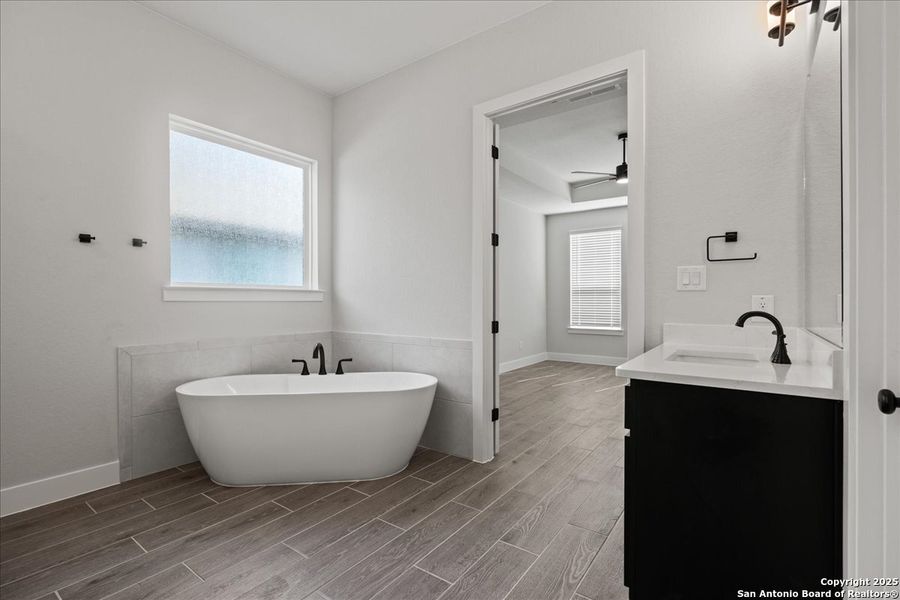 Furnished interior view inside a new home in Village at Three Oaks, Seguin (Image 8). Furnished interior view inside a new home in Village at Three Oaks, Seguin (Image 8).