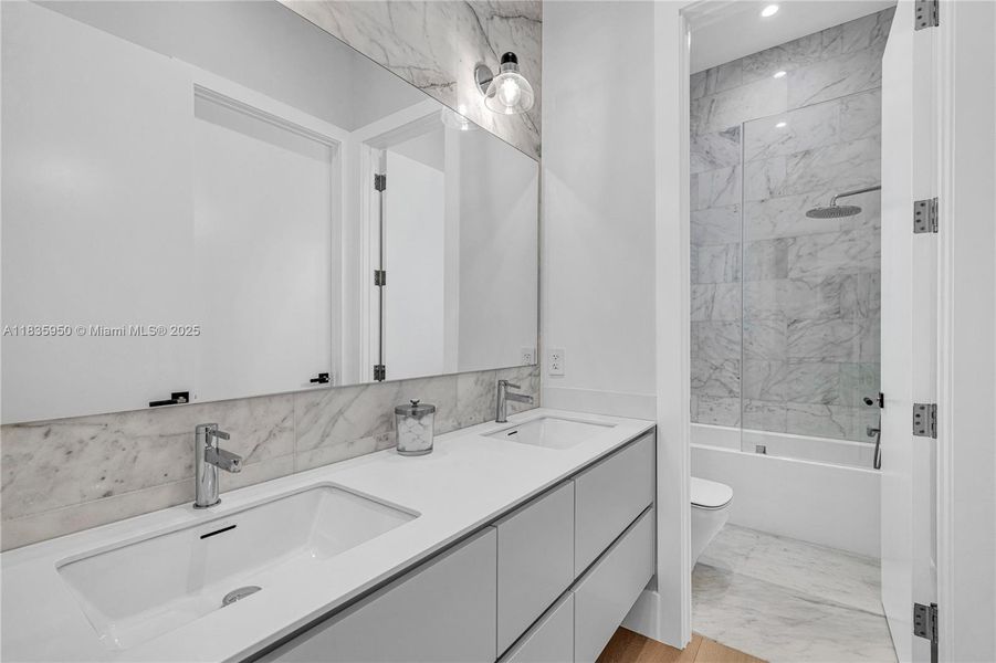 Furnished interior view inside a new home in , Pinecrest (Image 10).