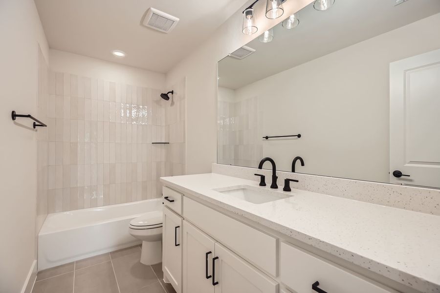 Plan 1641 Secondary Bathroom Representative Photo