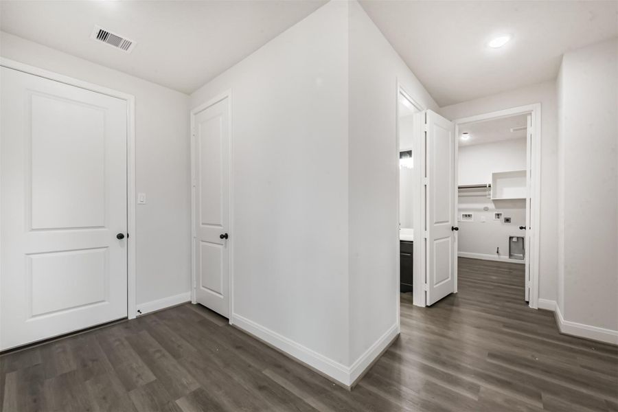 Spacious, unfurnished interior of a new home in , Baytown (Image 40).