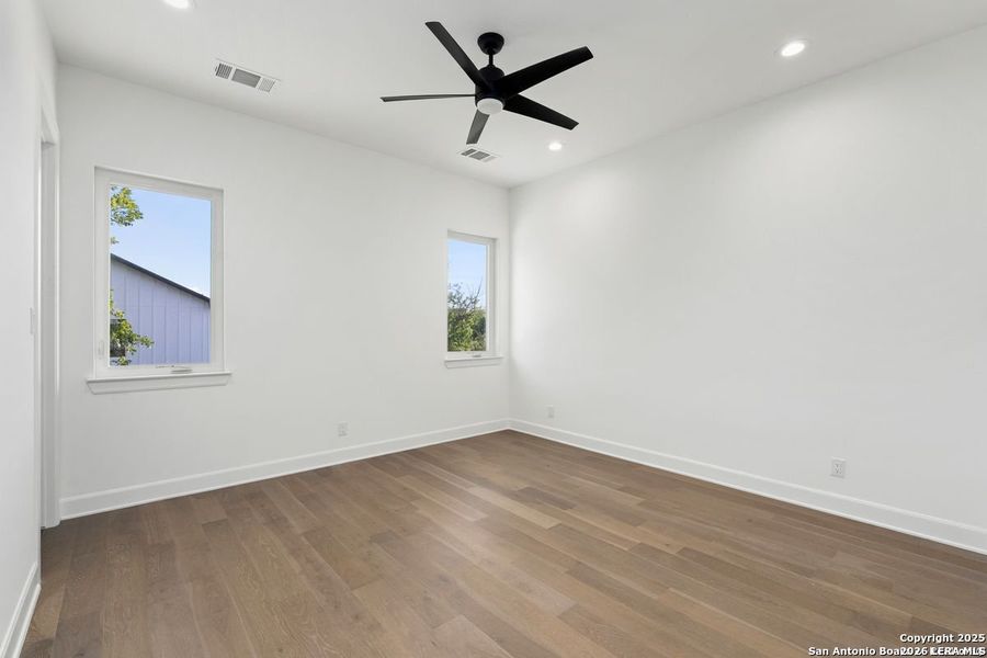 Spacious, unfurnished interior of a new home in , San Antonio (Image 12).