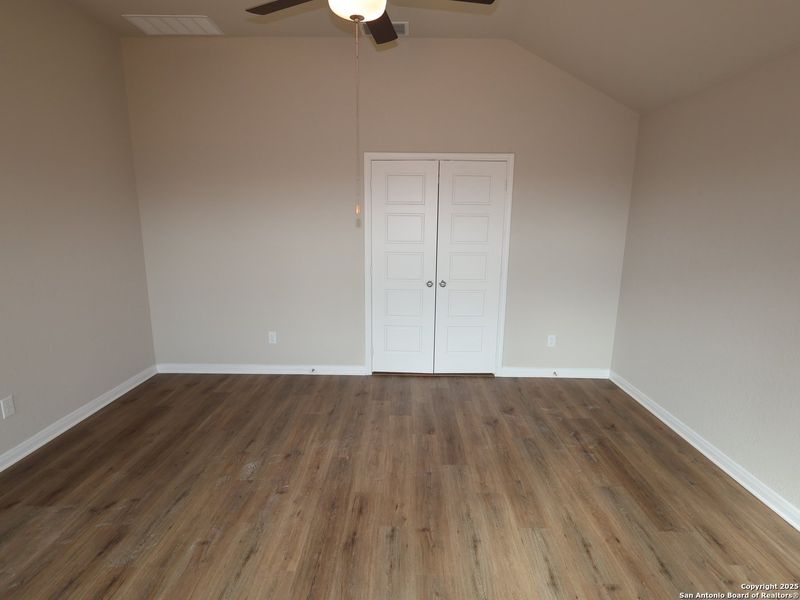Spacious, unfurnished interior of a new home in Agave, San Antonio (Image 23).