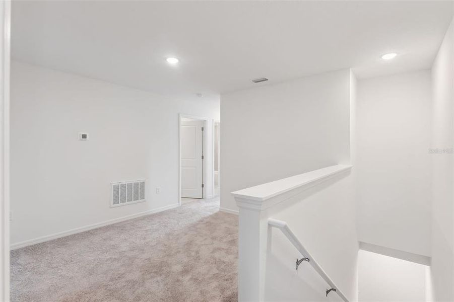 Spacious, unfurnished interior of a new home in Connors Cove, Eustis (Image 10).