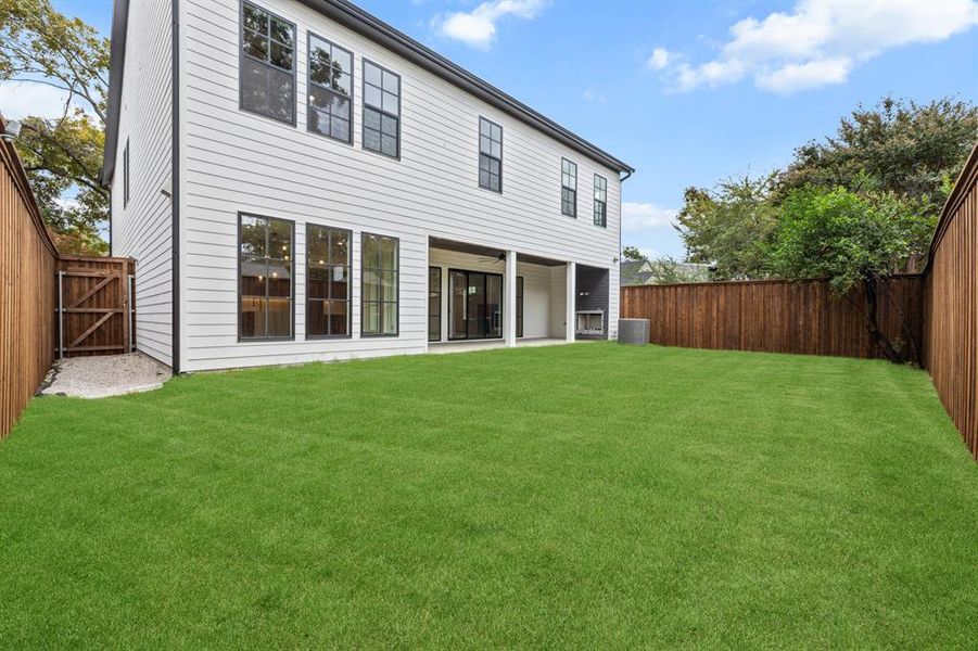Exterior details and patio area of a home in , Dallas (Image 3).