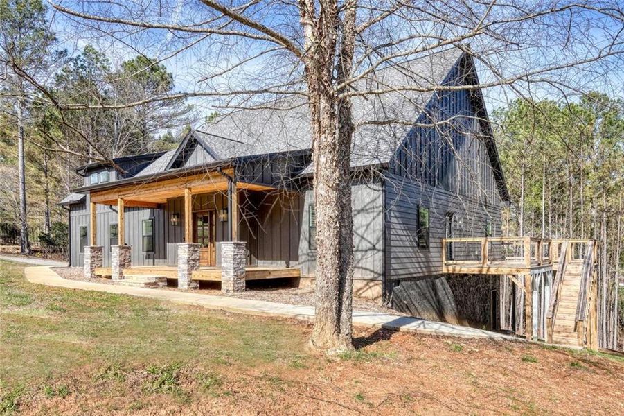 Exterior details and patio area of a home in , Blairsville (Image 25).
