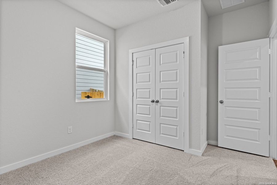 Spacious, unfurnished interior of a new home in Mesa Vista, San Antonio (Image 13).
