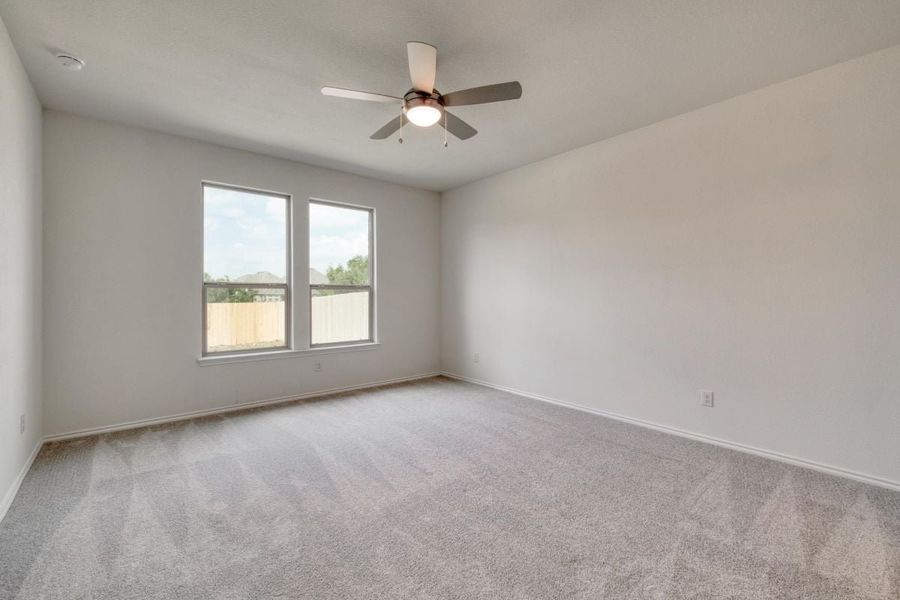 Spacious, unfurnished interior of a new home in River Bluff, Leander (Image 8).