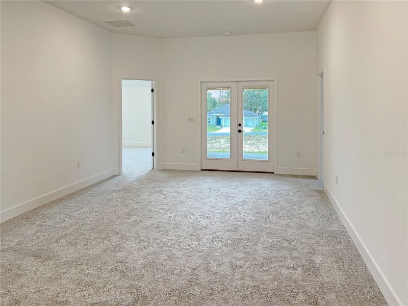 Spacious, unfurnished interior of a new home in Arbor Park, Leesburg (Image 6).