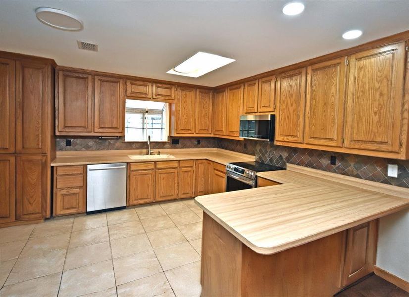 Furnished interior view inside a new home in , Yantis (Image 8).