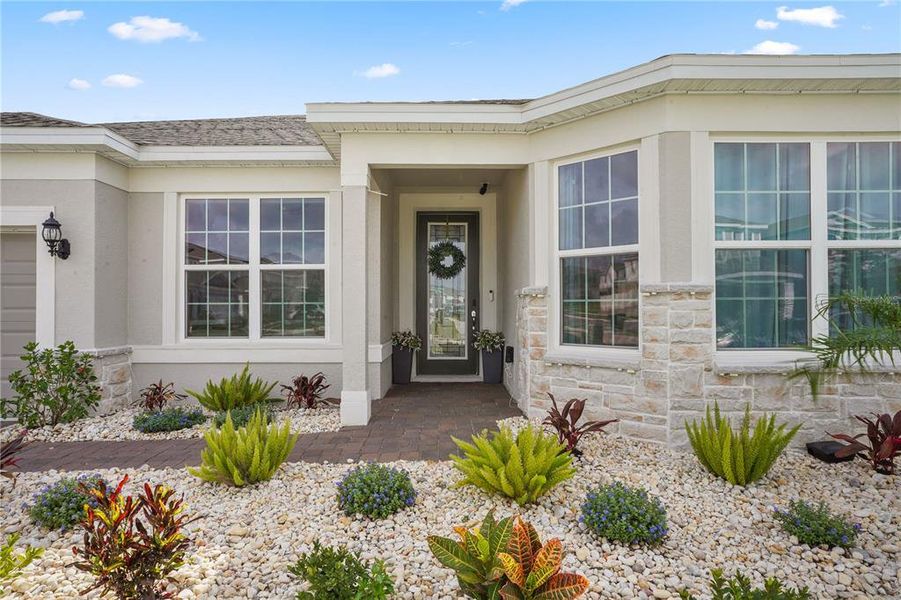 Exterior details and patio area of a home in Winding Meadows, Apopka (Image 4).