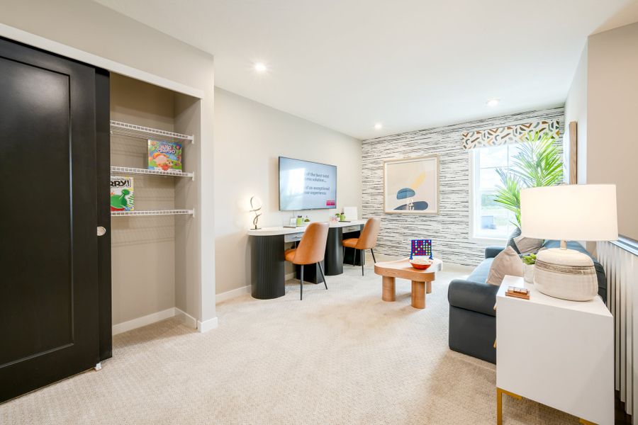 Representative furnished interior of a home built from the Yosemite by Fischer Homes in Twin Lakes, Hoschton (Image 29).
