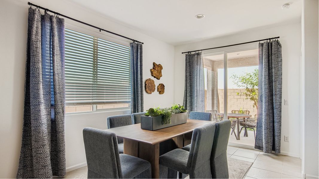 3560 Coronado Dining 1of3 F1 Base2