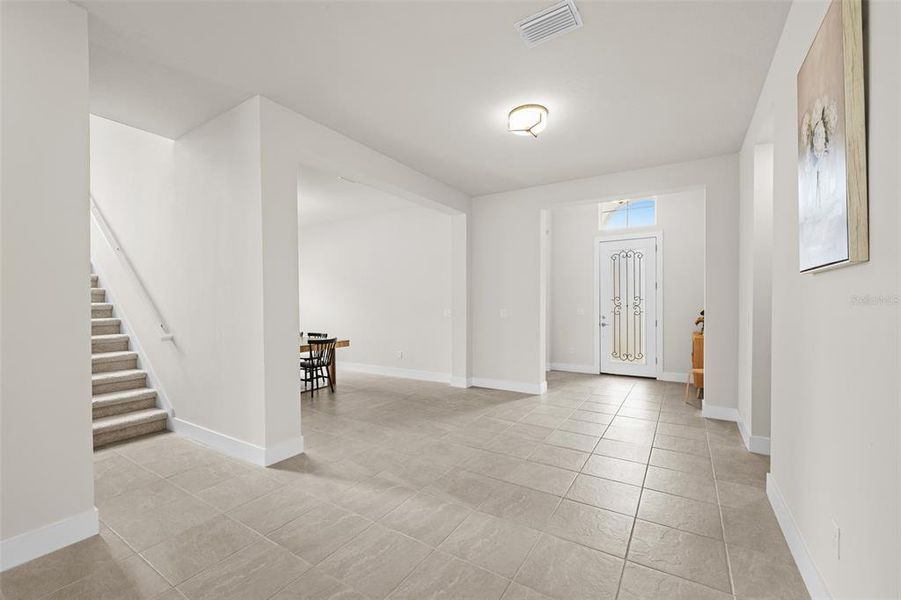 Spacious, unfurnished interior of a new home in Robin's Cove at Epperson, Wesley Chapel (Image 20).