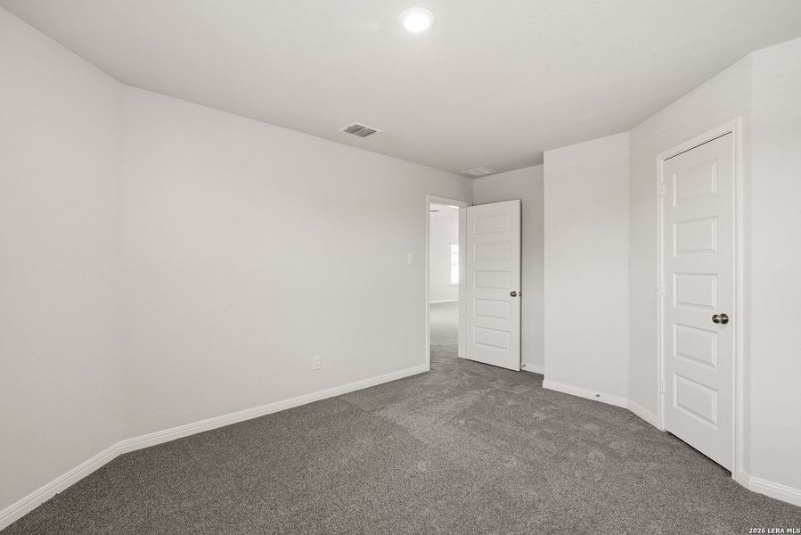 Spacious, unfurnished interior of a new home in Cinco Lakes, San Antonio (Image 22).