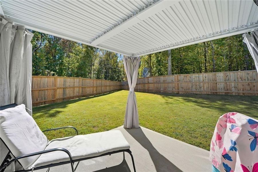 Exterior details and patio area of a home in Riverwood, Dallas (Image 32).