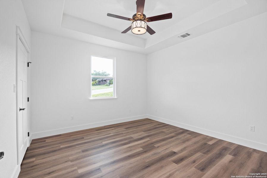 Spacious, unfurnished interior of a new home in , Kerrville (Image 15).
