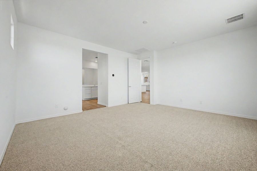 Spacious, unfurnished interior of a new home in Las Ventanas, Goodyear (Image 13).