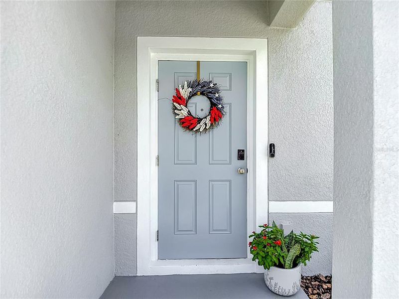 Exterior details and patio area of a home in , New Port Richey (Image 3).