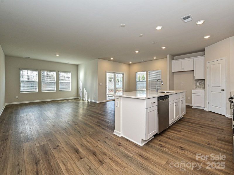 Photo is not of the actual home, but is an inspirational photo of builder’s model home and may depict options, furnishings, and/or decorator features that are not included Photo is not of the actual home, but is an inspirational photo of builder’s model home and may depict options, furnishings, and/or decorator features that are not included