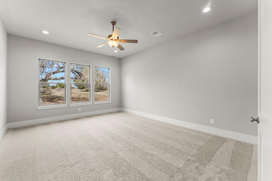 Spacious, unfurnished interior of a new home in Chapel Bend, Montgomery (Image 27).
