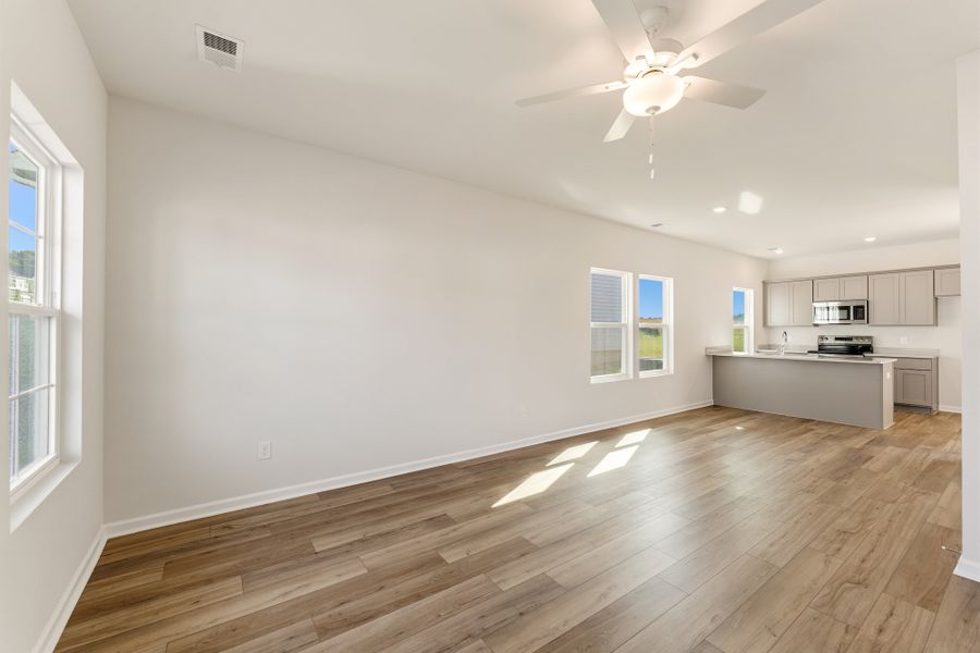 Spacious, unfurnished interior of a new home in Mayfair Village, Spartanburg (Image 13).