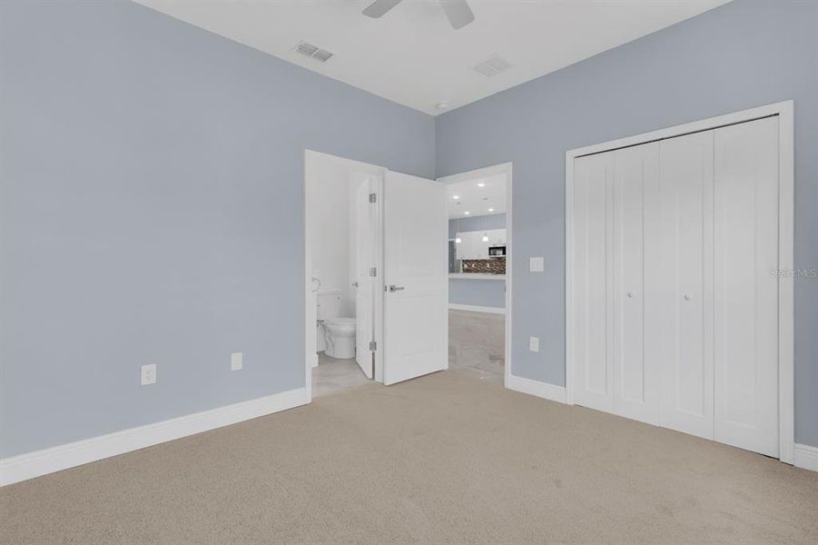Spacious, unfurnished interior of a new home in , Kissimmee (Image 23).