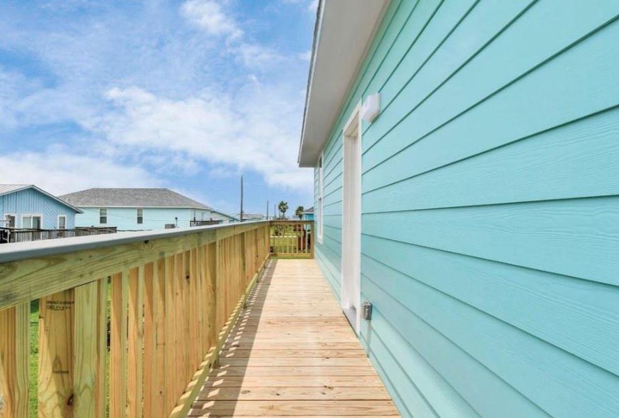Exterior details and patio area of a home in , Galveston (Image 23).