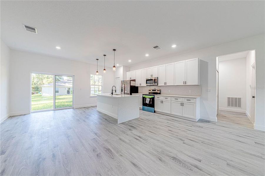 Spacious, unfurnished interior of a new home in , Citrus Springs (Image 28).