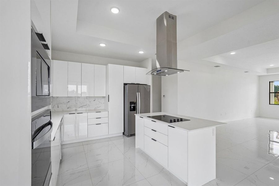 13-web-or-mls-W Broad Cir-S2404-013 13-web-or-mls-W Broad Cir-S2404-013
